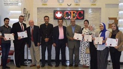 عقب انتهاء دورة إعداد مذيع.. الثقافي الكندي يكرم المتدربين