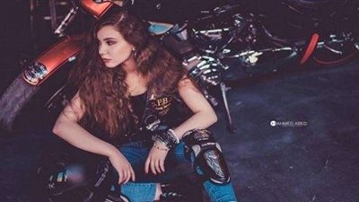 ياسمين بملابس ”البايكرز” في أحدث جلسات تصويرها