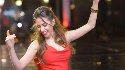 هبة عبد العزيز تعلن عن خطبتها (فيديو)