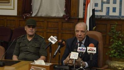 محافظ القاهرة يكرم أسر شهداء القوات المسلحة: «لن نوفيهم حقهم»