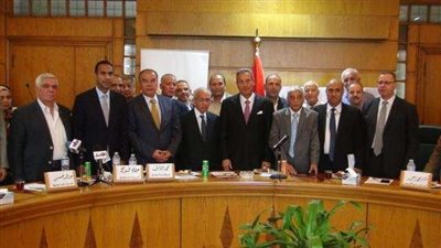 عصام فرج: مديونية المؤسسات القومية إشارات حمراء لها