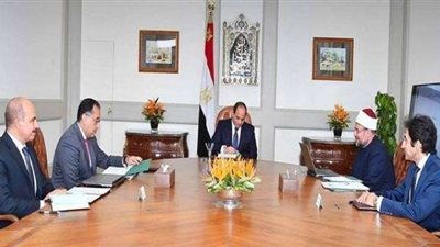 السيسي يجتمع بمدبولي وجمعة لاستعراض استراتيجية «الأوقاف» للتصدي للتطرف
