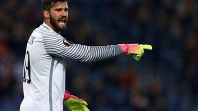 رغم ضم بيكر.. حارس الكوارث يحتفظ بالرقم 1 مع الريدز