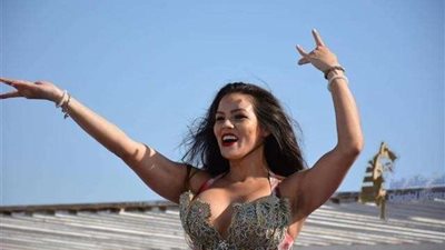 بالصور.. لوردينا والفرقة البرازيلية يشعلان أجواء «وايت بيتش مارينا»