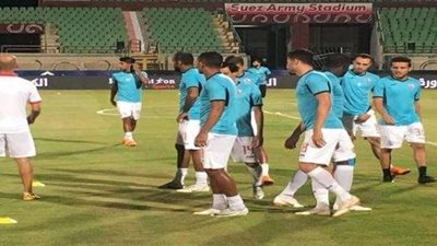 بالصور.. لاعبو الزمالك يؤدون تدريبات الإحماء على ملعب الجيش قبل لقاء بتروجيت