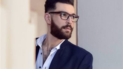 أدهم سليمان ينشر صورة من كواليس «كلام معلمين»