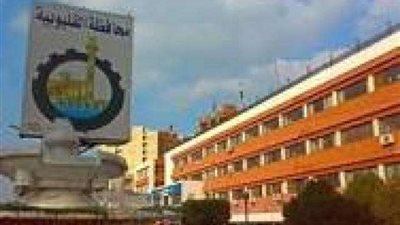 طالب يقفز بورقة الإجابة من على سور المدرسة بامتحانات الدبلومات الفنية