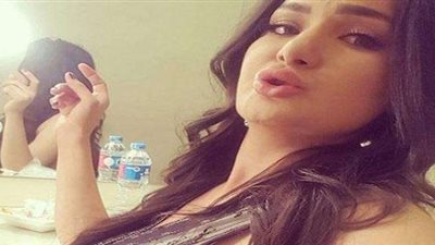 سما المصري تهدد متابعيها بالذهاب عارية لنافورة مول العرب