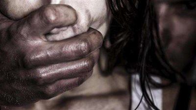 إغتصبها بالقوة داخل مسكنها فقتلتة بمساعدة زوجها