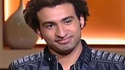 علي ربيع لـ”أسامة كمال”: مثلت لمدة 12 عامًا قبل الانضمام لمسرح مصر