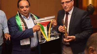 تكريم رؤساء الوفود المشاركة بالبطولة العربية لتنس الطاولة.. (صور)