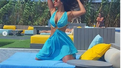 شقيقة رانيا منصور تشعل «انستجرام» بملابسها المثيرة للجدل