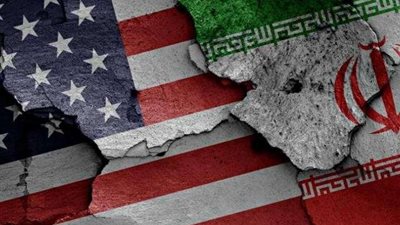 الشعب يُطالب بالتنازل.. هل تستسلم طهران لأمريكا بعد انهيار الاقتصاد؟