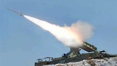 مسؤول أمريكي: إيران اختبرت صاروخًا قصير المدى بمضيق هرمز