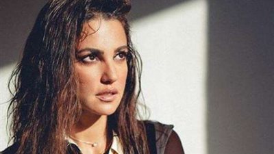 شاهد.. درة تخضع لجلسة تصوير بالشعر المبلل