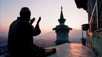 عالم في بيت فسق