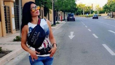 شاهد.. هيفاء وهبي فى إطلالة جديدة بشوارع بيروت