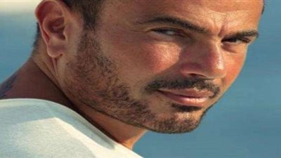 بالأبيض والأسود.. عمرو دياب يروج لألبومه الجديد