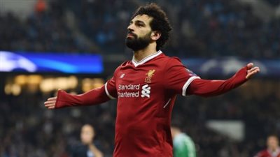 محمد صلاح لاعب كرة و«موديل» في ليفربول