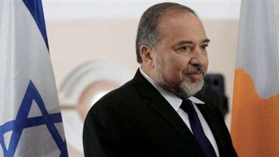 لقاء سري بين وزير الدفاع الإسرائيلي ومبعوث قطري بشأن غزة