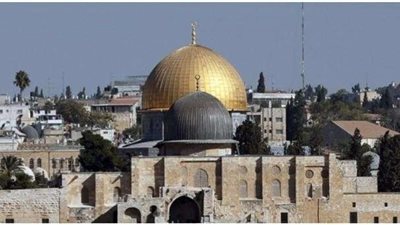 قوات الاحتلال تطرد المصلين من المسجد الأقصى