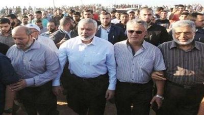 بالصور.. إسماعيل هنية يشارك في مسيرات العودة