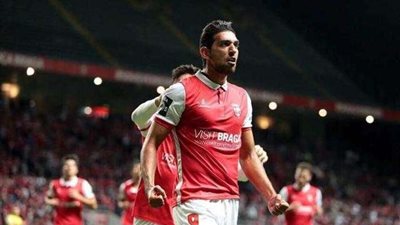 رسميًا.. كوكا ينضم إلى أولمبياكوس