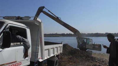 الأقصر.. بدء تنفيذ خطة إزالة حشائش النيل  بتكلفة ”949.473” جنيها