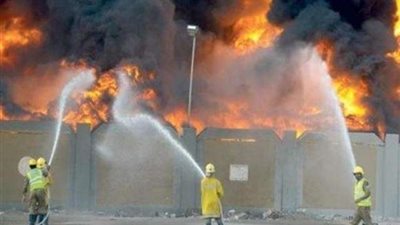 ومازالت النيران مشتعلة.. 35 طن مياه للسيطرة على حريق مصنع أكتوبر