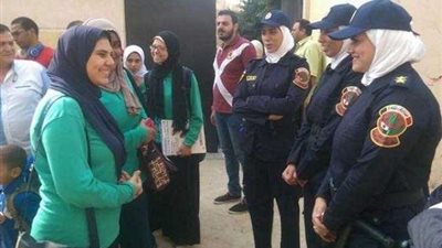 ضابطات الشرطة يوجهن رسالة طمأنة للفتيات قبل العيد.. (فيديو)