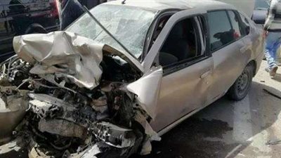 إصابة 6 أشخاص في حادث تصادم سيارة بعمود إنارة