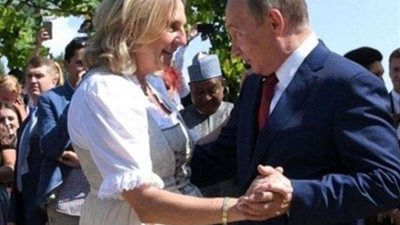 شاهد.. كيف يهنئ بوتين وزيرة خارجية النمسا على زفافها