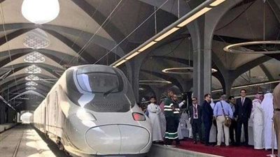 قطار الحرمين ينطلق من مكة للمدينة في أولى رحلاته.. (فيديو وصور)