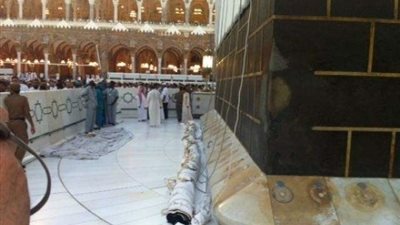 مشاهد حية لتصنيع واستبدال ”كسوة الكعبة”.. (فيديو)
