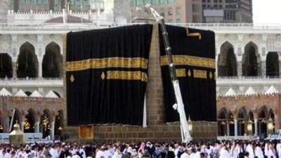 «حكاية الكسوة».. تُطلى بالذهب ويعمل بها 100 شخص لمدة 10 أشهر