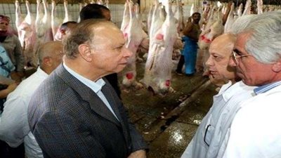 محافظ القاهرة يطالب البيطريين بالتخلص من مخلفات الذبائح