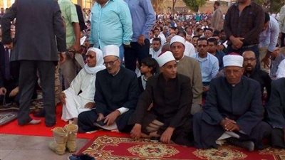 محافظ الأقصر ومدير الأمن يؤديان صلاة العيد بأكبر ساحات المحافظة