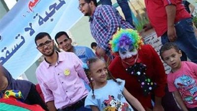 أقباط سوهاج يشاركون المسلمين الاحتفال بالعيد