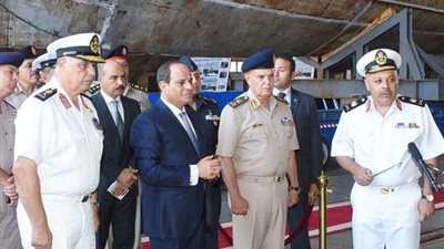 السيسي يتفقد  «هناجر إصلاح للآدوات البحرية» بالإسكندرية في أول أيام العيد
