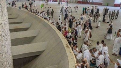 شاهد.. شعيرة رمي جمرة العقبة الكبرى