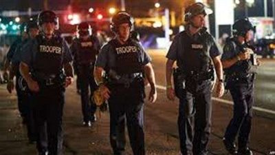 شاهد.. لصان يهاجمان سيدة بالولايات المتحدة