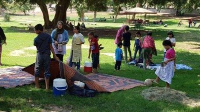بالصور .. حدائق القناطر تمتلئ بالزائرين في أول وثاني أيام عيد الأضحي