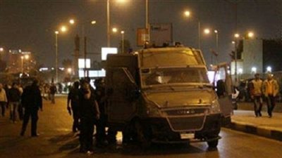 فحص سيارة مشتبه بها أمام مبنى الرقابة الإدارية بـ”قنا”