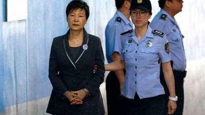 ”المؤبد” لرئيسة كوريا الجنوبية لتورطها في قضايا فساد