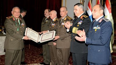 بالصور.. الفريق أول محمد زكي يكرم قادة القوات المسلحة المحالين للتقاعد