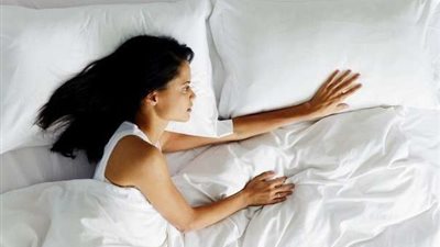 لو زوجك مغترب.. 4 نصائح لتشعريه بوجوده جانبك