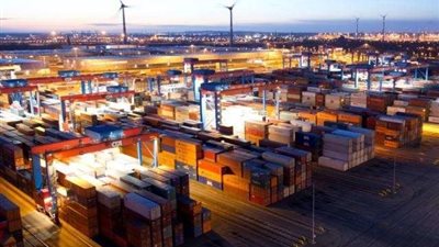 خبير اقتصادي: التعريفة الجمركية الجديدة ستعمل على تشجيع المستورد