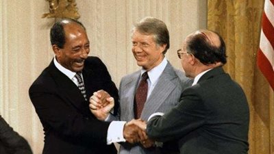 لماذا تمنح أمريكا ذهبية «الكونجرس» لـ«السادات» اليوم؟