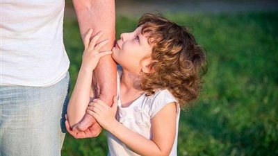 لو بيخاف منهم.. 4 نصائح ليرتبط طفلك بأهل زوجك