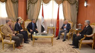 محافظ بورسعيد يبحث مع  رئيس هيئة الاعتماد منظومة التامين الصحي الشامل